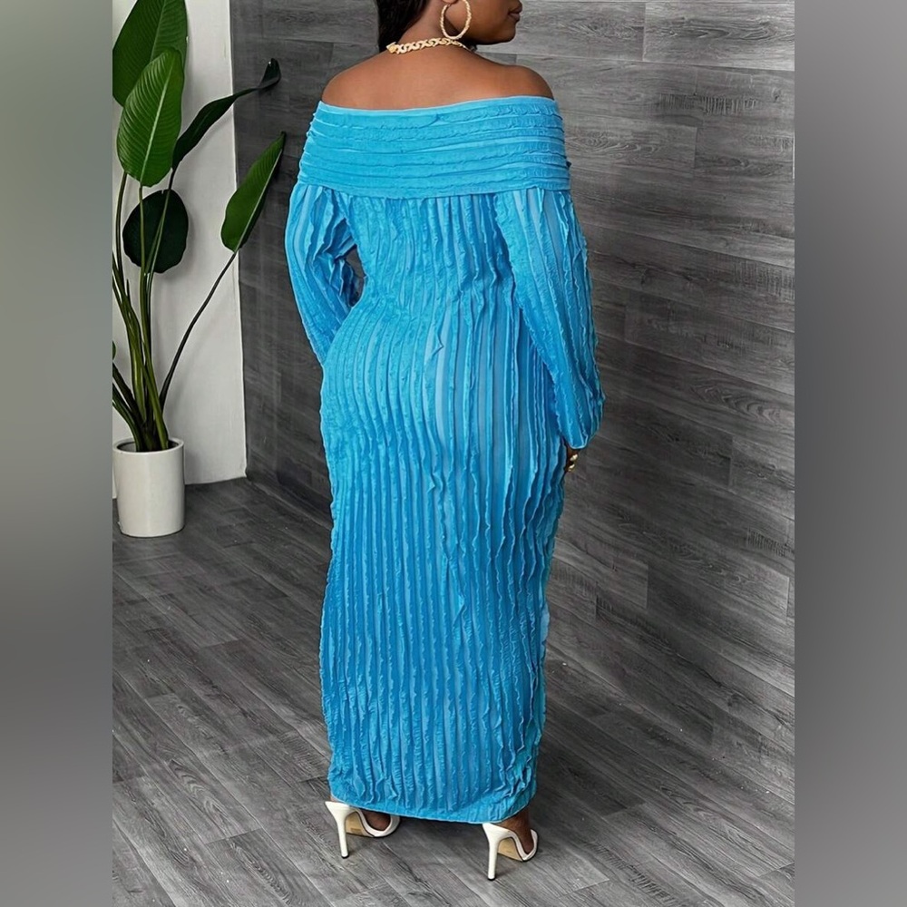 Temptress Off-Shoulder Maxi - Picture 4 of 9
